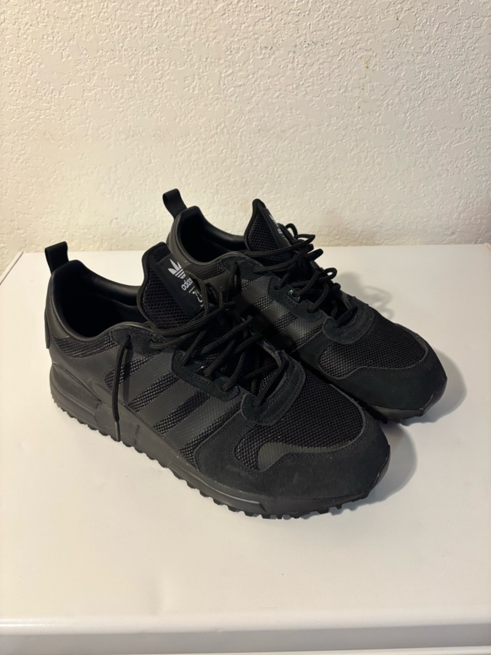 Adidas ZX-700 in Black